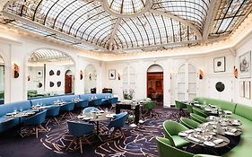 Hôtel Vernet Champs Elysées Paris